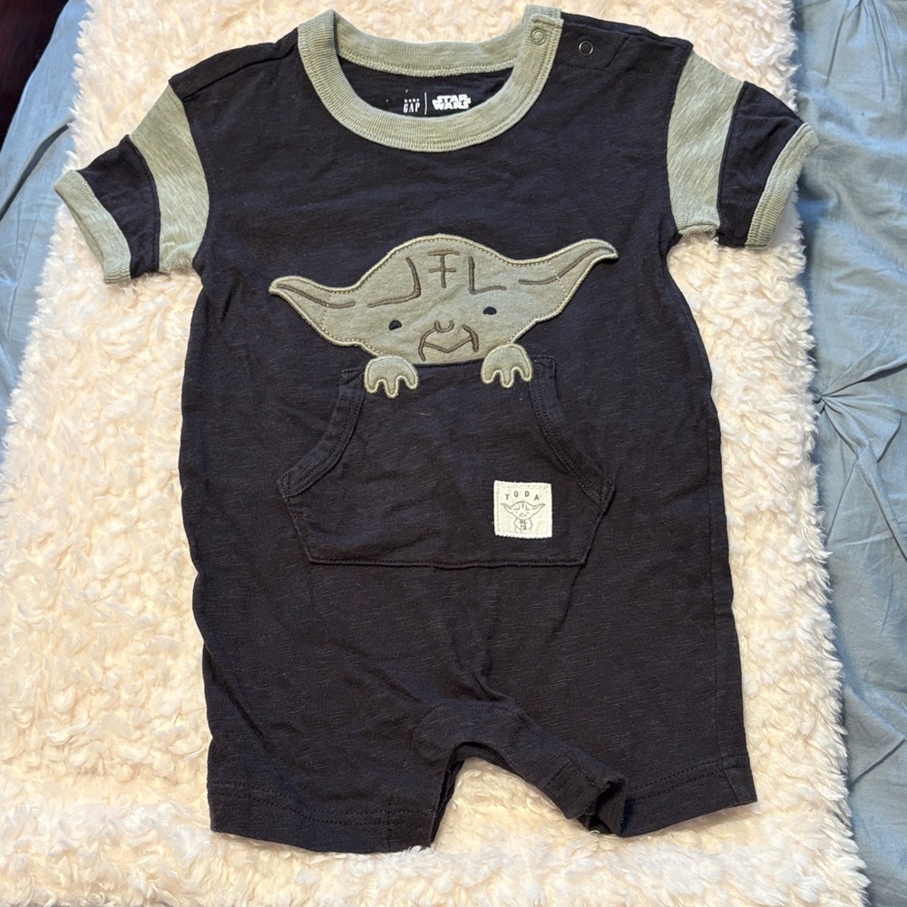 Baby Gap Star Wars Baby Romper with Grogu Graphic - Black & Olive 6-12M